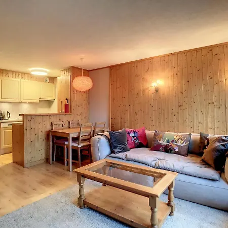 Arcades B702 דירה